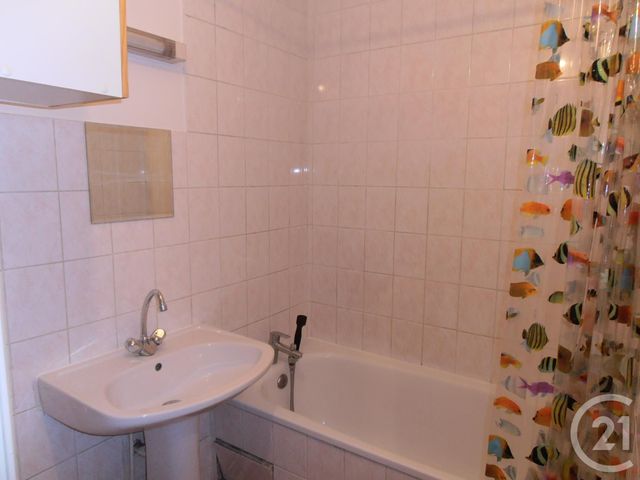 Appartement F1 à louer - 1 pièce - 22.0 m2 - CHATEAUBOURG - 35 - BRETAGNE - Century 21 A.I.T. Appartement F1 à louer - 1 pièce - 22.0 m2 - CHATEAUBOURG - 35 - BRETAGNE - Century 21 A.I.T.