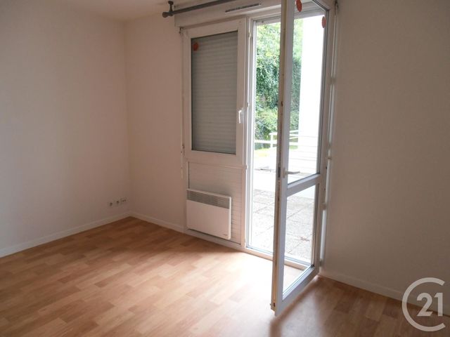 Appartement F1 à louer - 1 pièce - 22.0 m2 - CHATEAUBOURG - 35 - BRETAGNE - Century 21 A.I.T. Appartement F1 à louer - 1 pièce - 22.0 m2 - CHATEAUBOURG - 35 - BRETAGNE - Century 21 A.I.T.